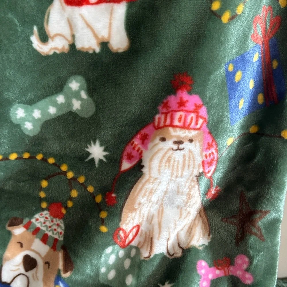 Envogue Holiday Christmas Festive Dog Plush Throw Blanket Oversized NEW!